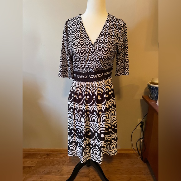 Black and white dress with 3/4 sleeve size 10 - Picture 1 of 3
